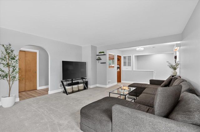 1210 N Randall Avenue, Janesville, WI 53545