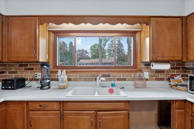1210 N Randall Avenue, Janesville, WI 53545