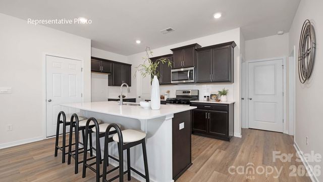 650 13th Avenue Drive NE, Hickory, NC 28601