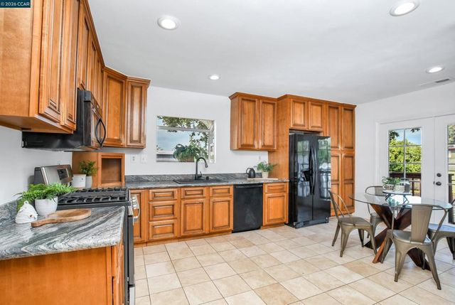 15 Alves Ln, Bay Point, CA 94565