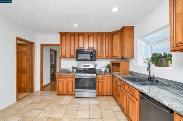 15 Alves Ln, Bay Point, CA 94565