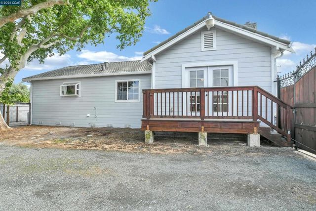 15 Alves Ln, Bay Point, CA 94565