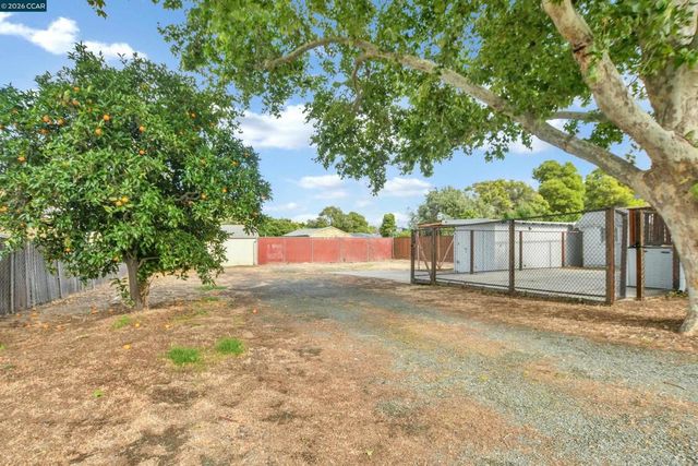 15 Alves Ln, Bay Point, CA 94565