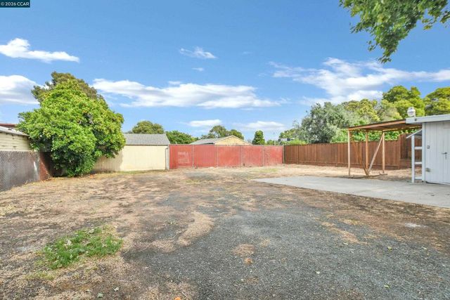 15 Alves Ln, Bay Point, CA 94565