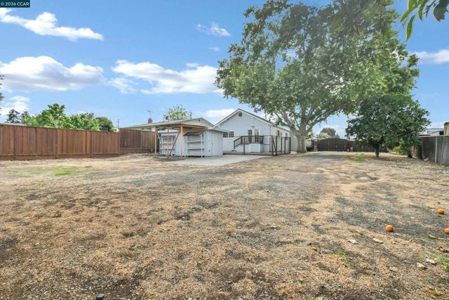 15 Alves Ln, Bay Point, CA 94565