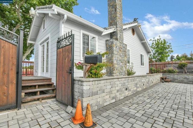 15 Alves Ln, Bay Point, CA 94565