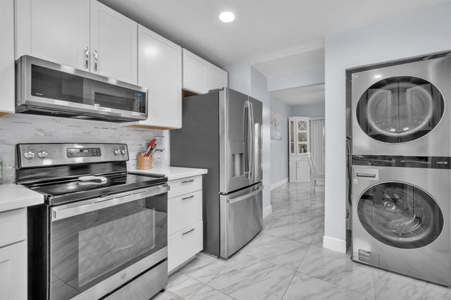 3119 N PALM AIRE Drive 3119, Pompano Beach, FL 33069