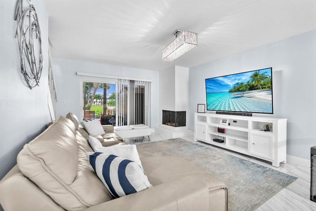 3119 N PALM AIRE Drive 3119, Pompano Beach, FL 33069