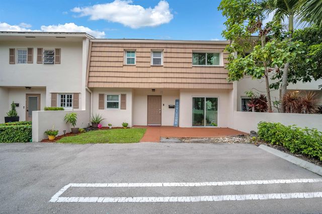 3119 N PALM AIRE Drive 3119, Pompano Beach, FL 33069
