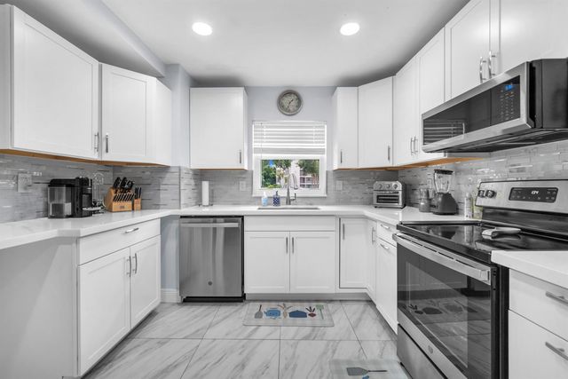 3119 N PALM AIRE Drive 3119, Pompano Beach, FL 33069