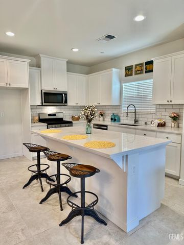 12404 Burnham Street, Bakersfield, CA 93311