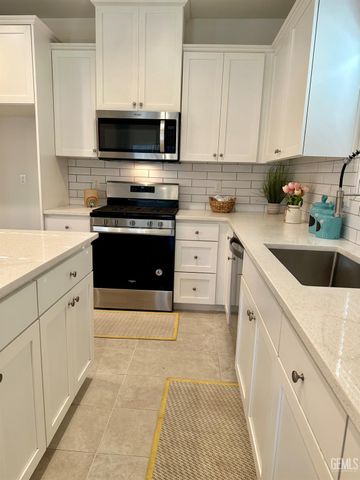 12404 Burnham Street, Bakersfield, CA 93311