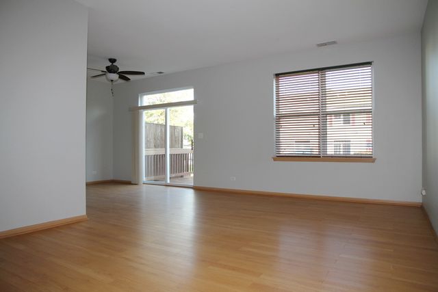 383 Chesapeake Lane, Oswego, IL 60543