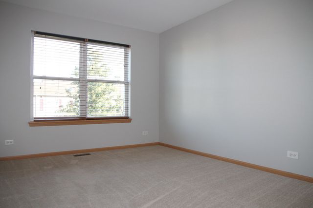 383 Chesapeake Lane, Oswego, IL 60543