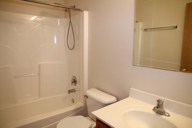 383 Chesapeake Lane, Oswego, IL 60543