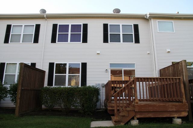 383 Chesapeake Lane, Oswego, IL 60543