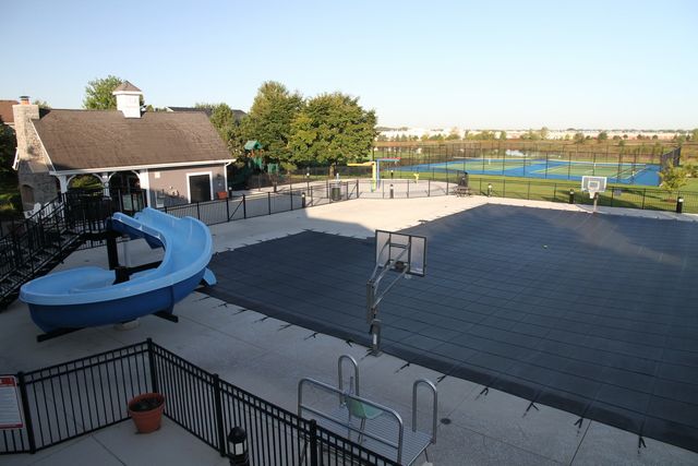 383 Chesapeake Lane, Oswego, IL 60543