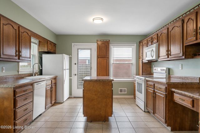 3241 Radiance Rd, Louisville, KY 40220