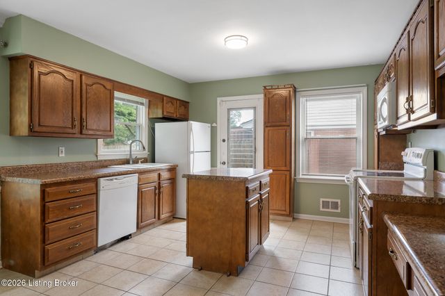 3241 Radiance Rd, Louisville, KY 40220