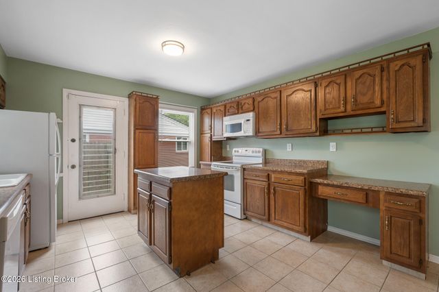 3241 Radiance Rd, Louisville, KY 40220