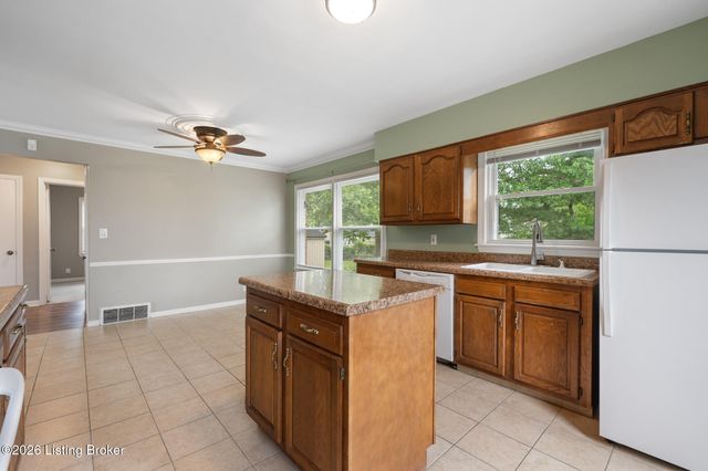 3241 Radiance Rd, Louisville, KY 40220