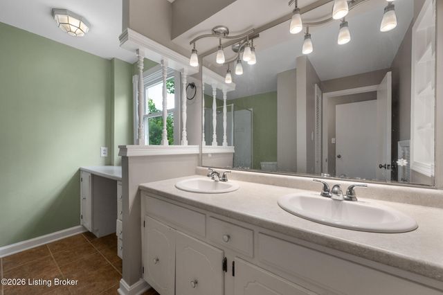 3241 Radiance Rd, Louisville, KY 40220