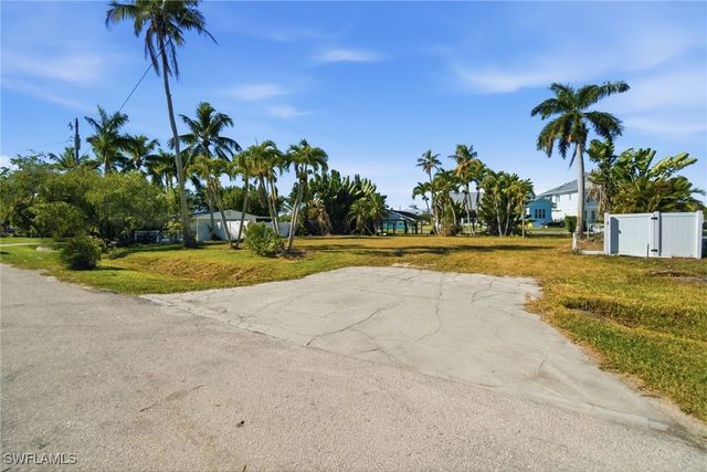 1138 Christopher CT, Naples, FL 34104