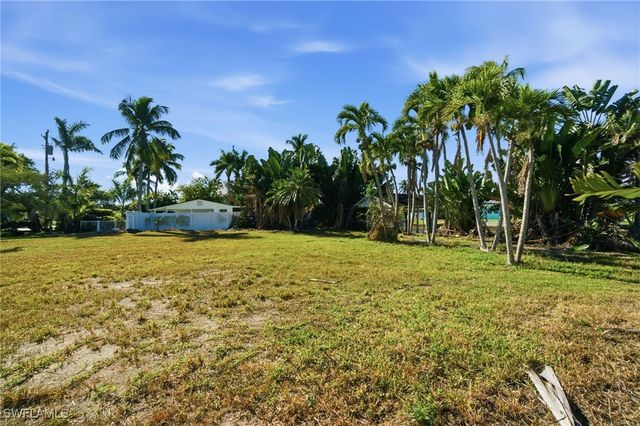 1138 Christopher CT, Naples, FL 34104