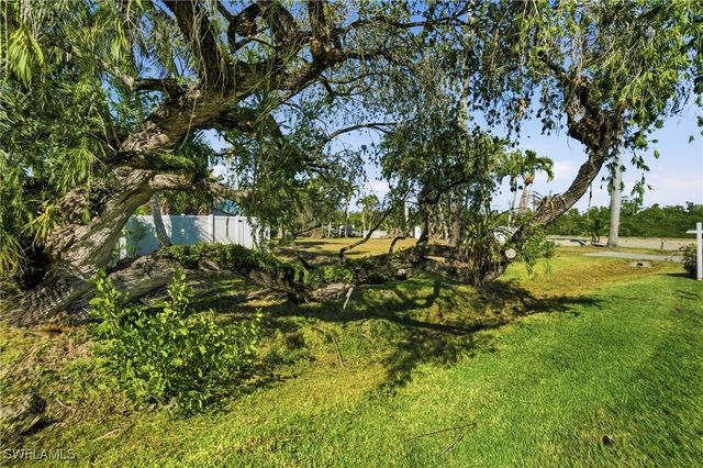 1138 Christopher CT, Naples, FL 34104