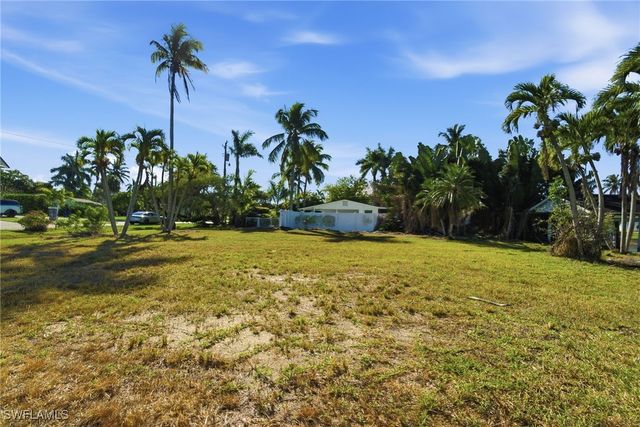 1138 Christopher CT, Naples, FL 34104