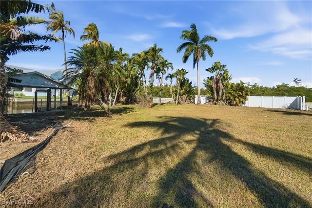 1138 Christopher CT, Naples, FL 34104