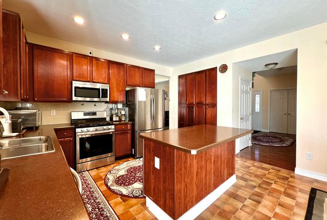 7565 Scioto Parkway, Powell, OH 43065