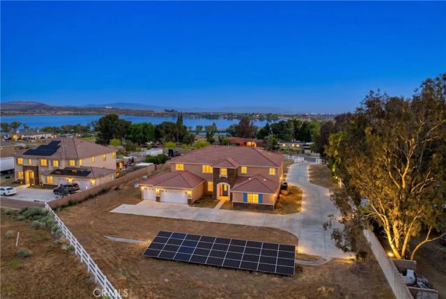 658 E Lago Lindo Rd, Palmdale, CA 93550