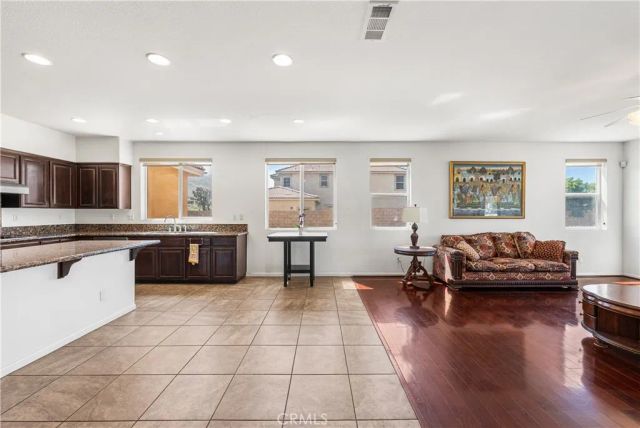 658 E Lago Lindo Rd, Palmdale, CA 93550