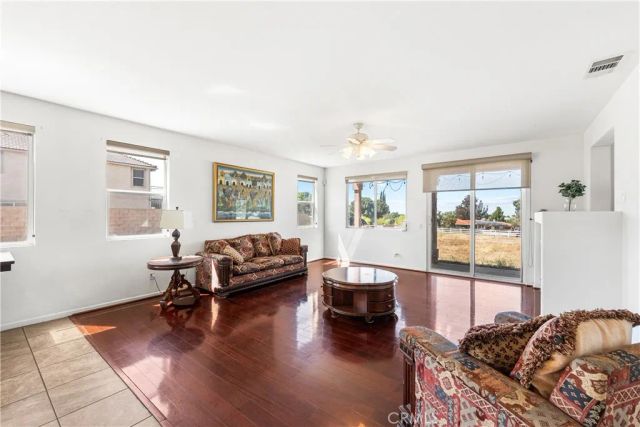 658 E Lago Lindo Rd, Palmdale, CA 93550