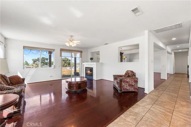 658 E Lago Lindo Rd, Palmdale, CA 93550