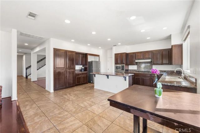 658 E Lago Lindo Rd, Palmdale, CA 93550