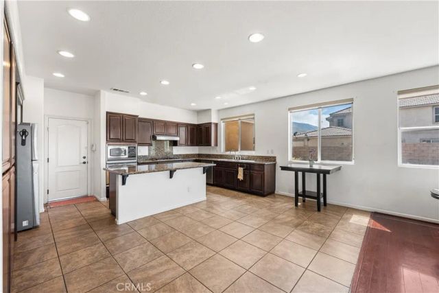 658 E Lago Lindo Rd, Palmdale, CA 93550