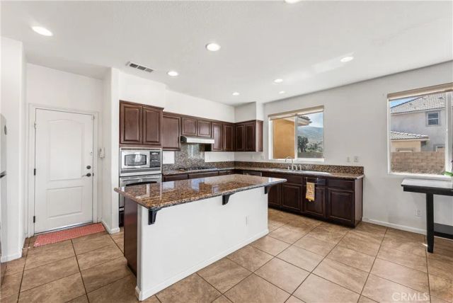 658 E Lago Lindo Rd, Palmdale, CA 93550