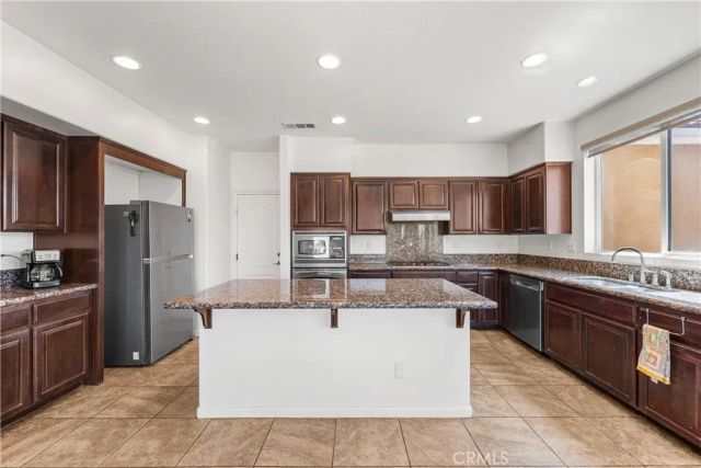 658 E Lago Lindo Rd, Palmdale, CA 93550