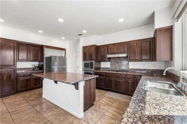 658 E Lago Lindo Rd, Palmdale, CA 93550