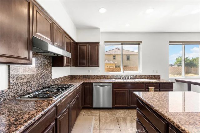 658 E Lago Lindo Rd, Palmdale, CA 93550