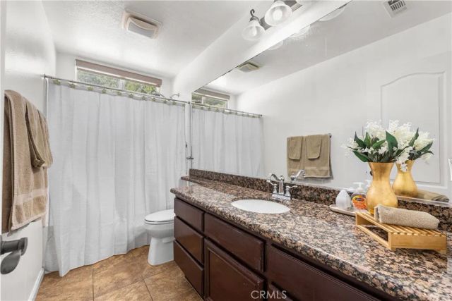 658 E Lago Lindo Rd, Palmdale, CA 93550