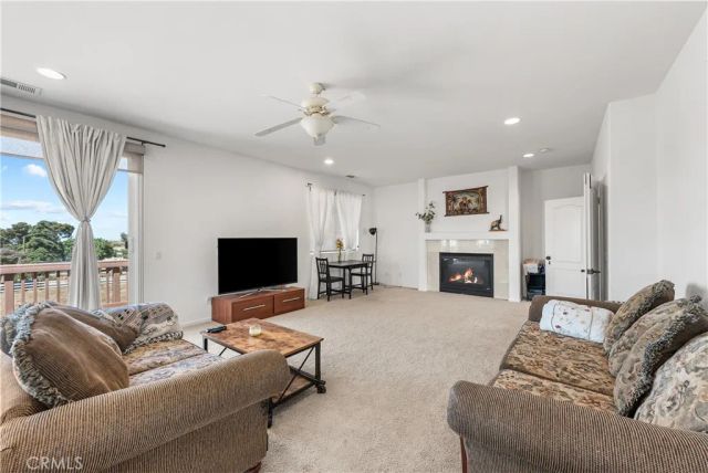 658 E Lago Lindo Rd, Palmdale, CA 93550