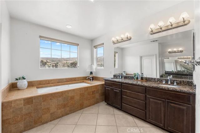 658 E Lago Lindo Rd, Palmdale, CA 93550