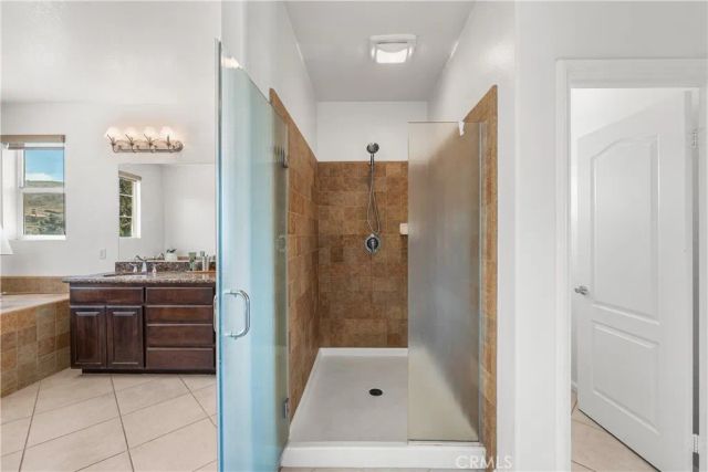 658 E Lago Lindo Rd, Palmdale, CA 93550