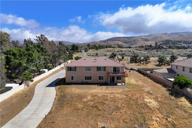 658 E Lago Lindo Rd, Palmdale, CA 93550
