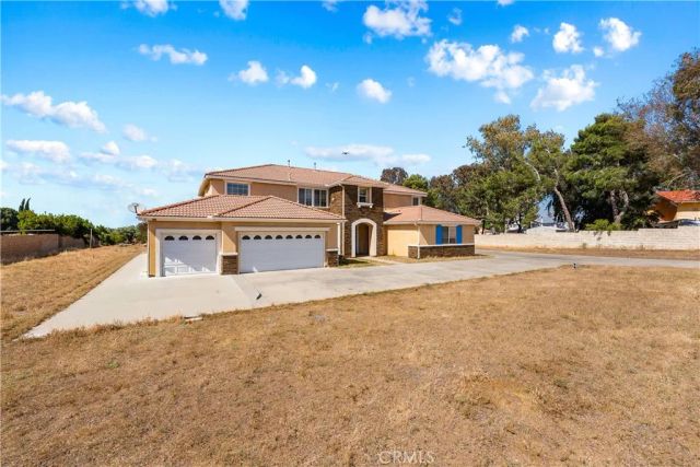 658 E Lago Lindo Rd, Palmdale, CA 93550