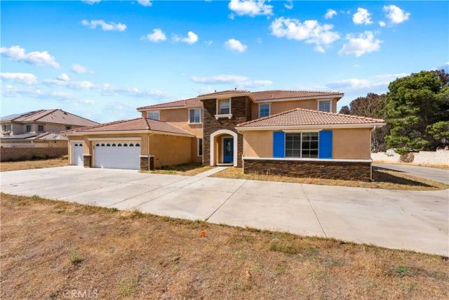 658 E Lago Lindo Rd, Palmdale, CA 93550
