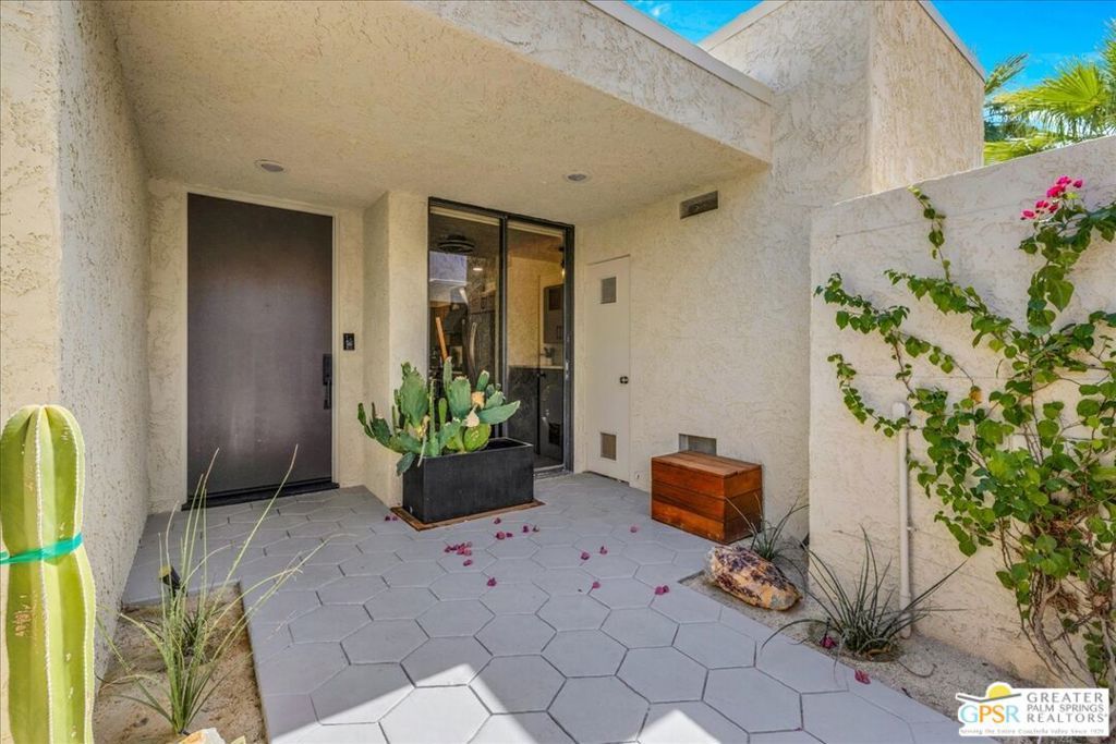 Image 10 of property listing at 410 N Hermosa Drive, Palm Springs, CA 92262
